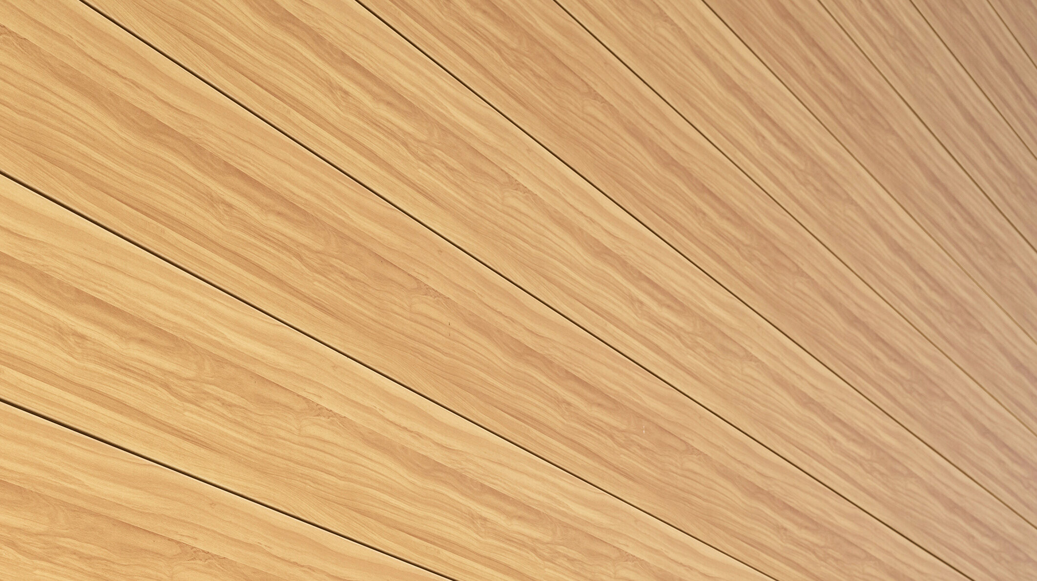 Gros plan sur la façade en aluminium PREFA Sidings couleur chêne naturel d'une maison individuelle à Usingen, en Allemagne.