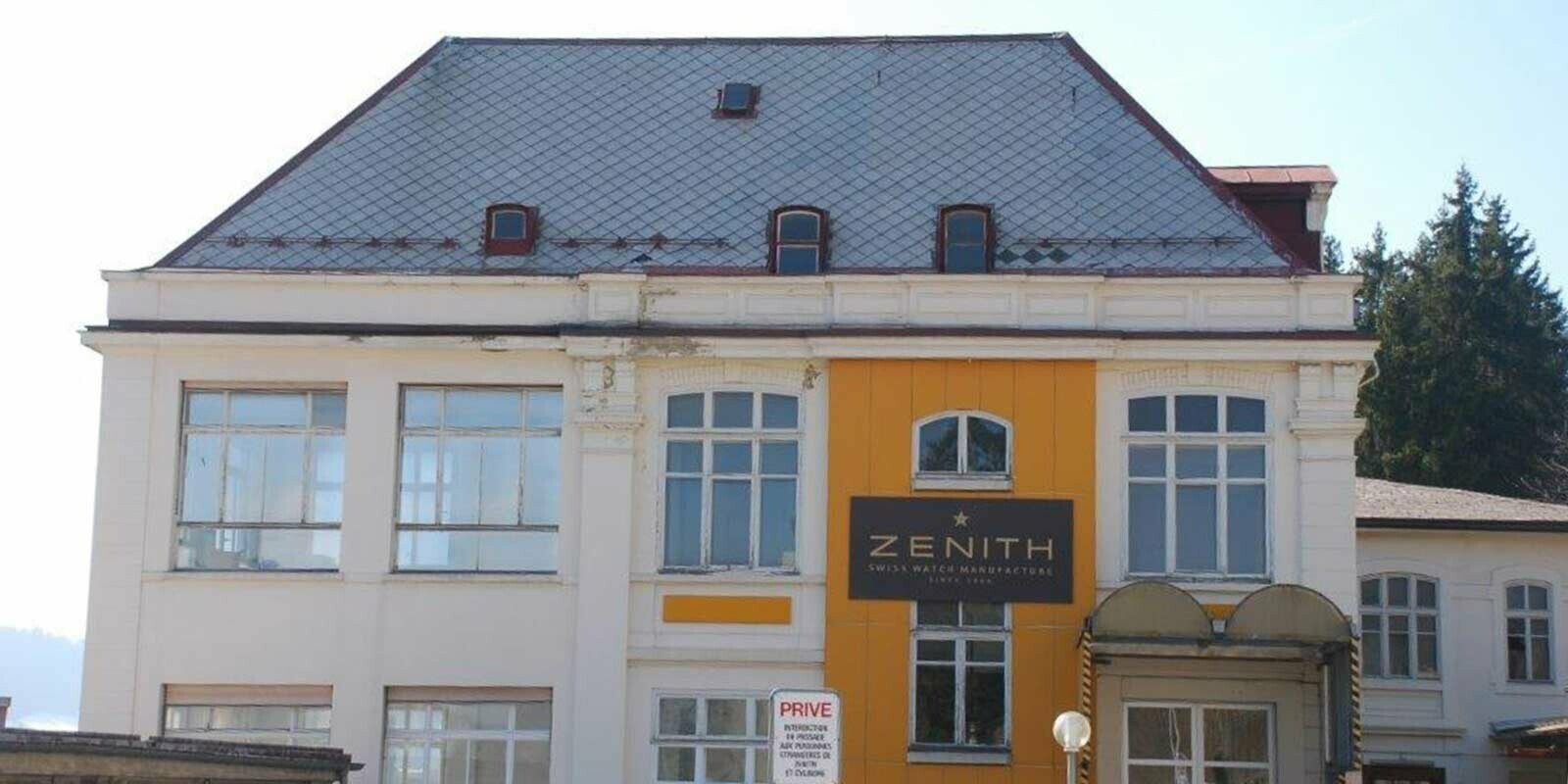 Bâtiment industriel avant la rénovation de toiture à l’aide de tuiles PREFA couleur P.10 brun