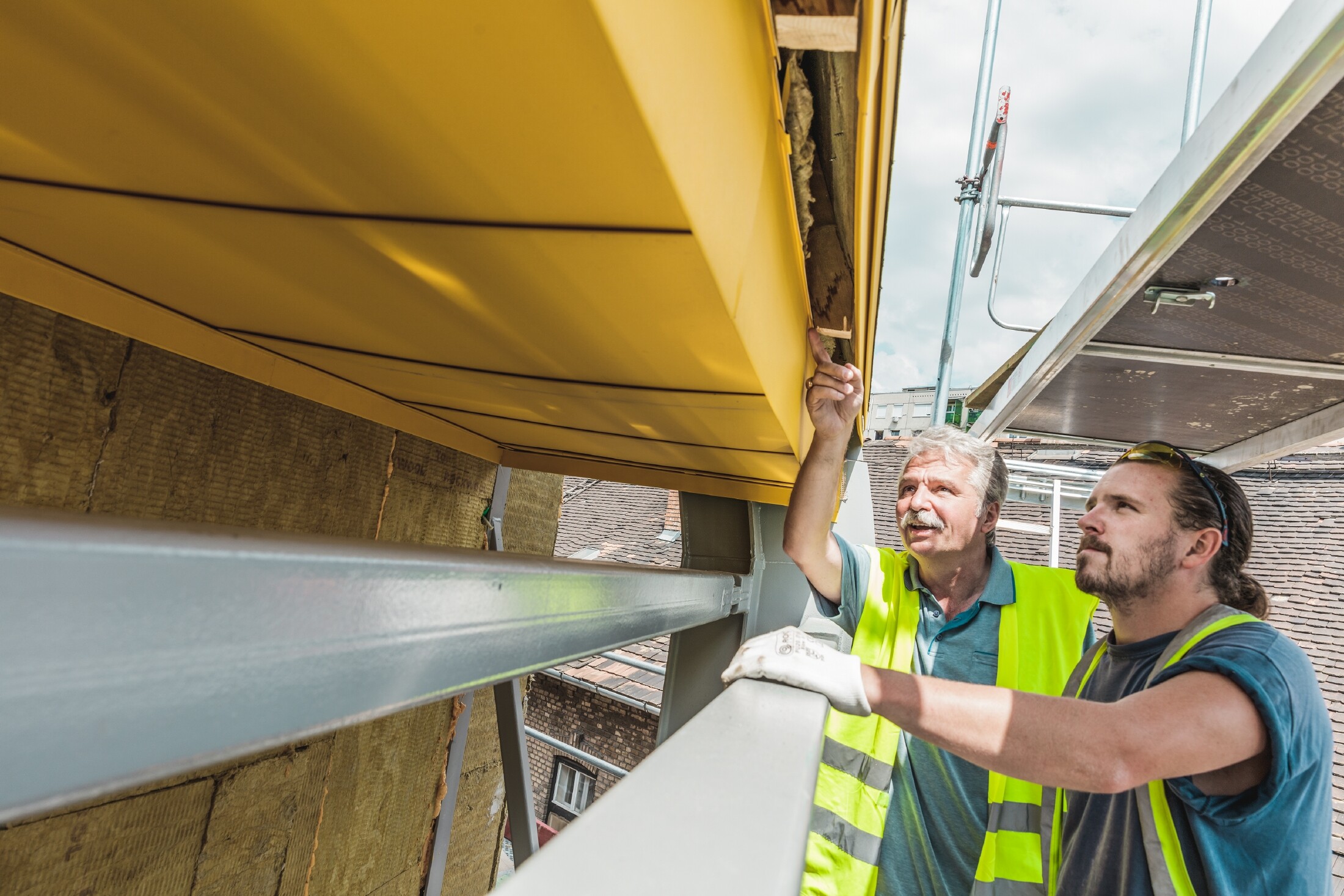 Begehung der fertigen Baustelle und Abnahme durch den Bauherrn