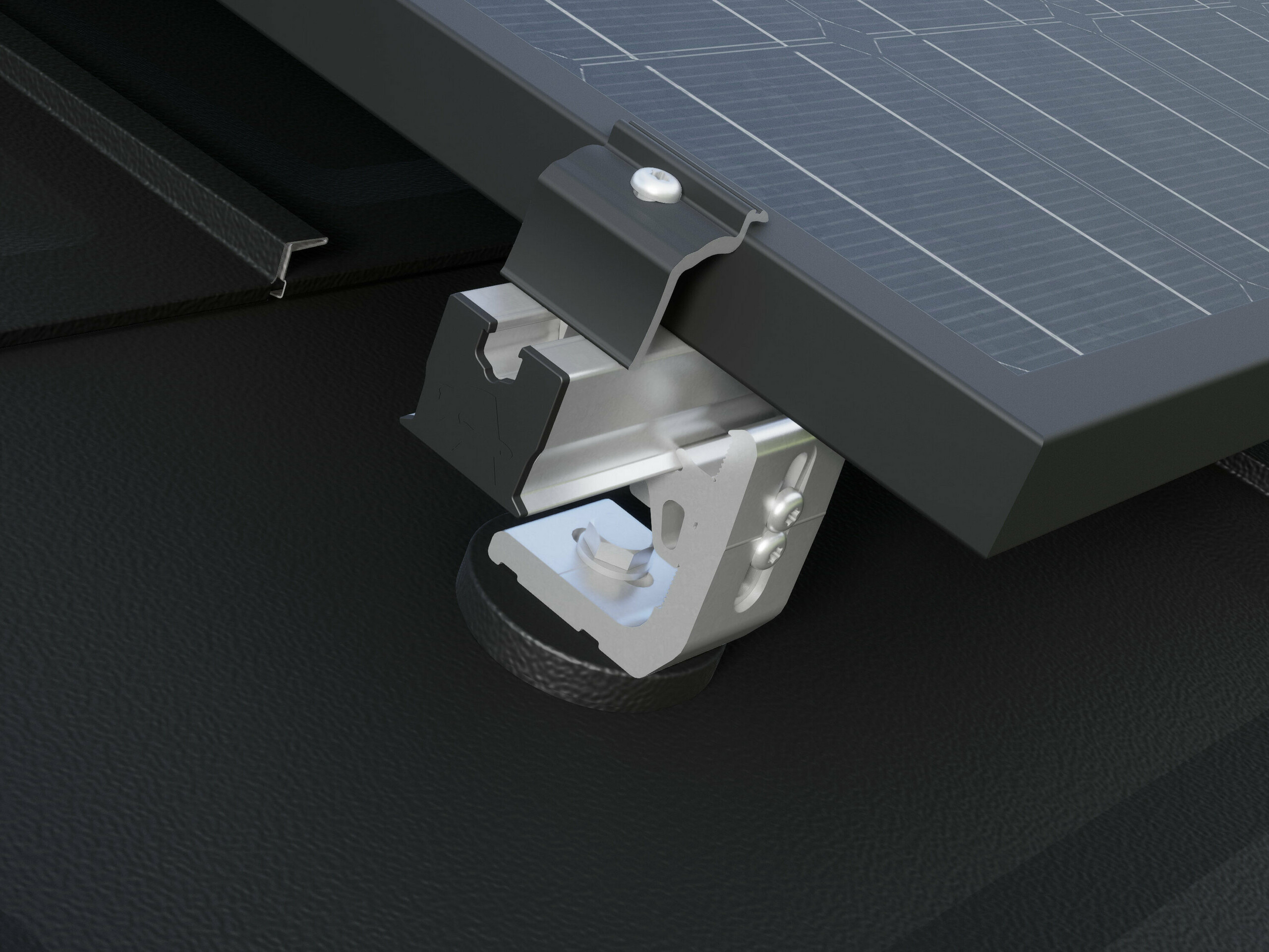 PREVARIO 3.S montiert auf der PREFA Dachplatte R.16 Nahaufnahme des PREVARIO 3.S Solarhalters, montiert auf einem dunklen PREFA Dach, welcher die Profilschiene trägt. Das Solarmodul wurde mit der PREVARIO Endklemme auf der Profilschiene befestigt.