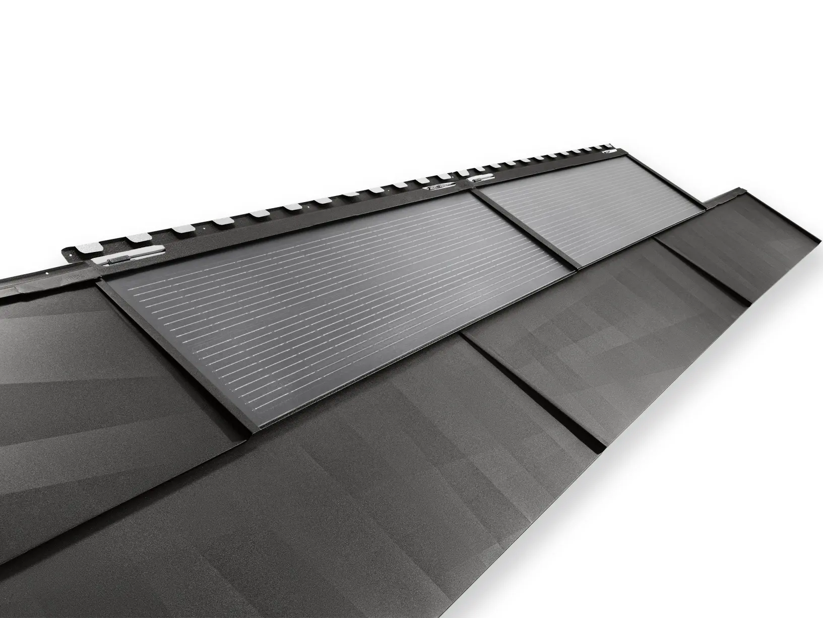 PREFA solar-dakpan groot en PREFA dakpaneel FX.12 in P.10 zwart