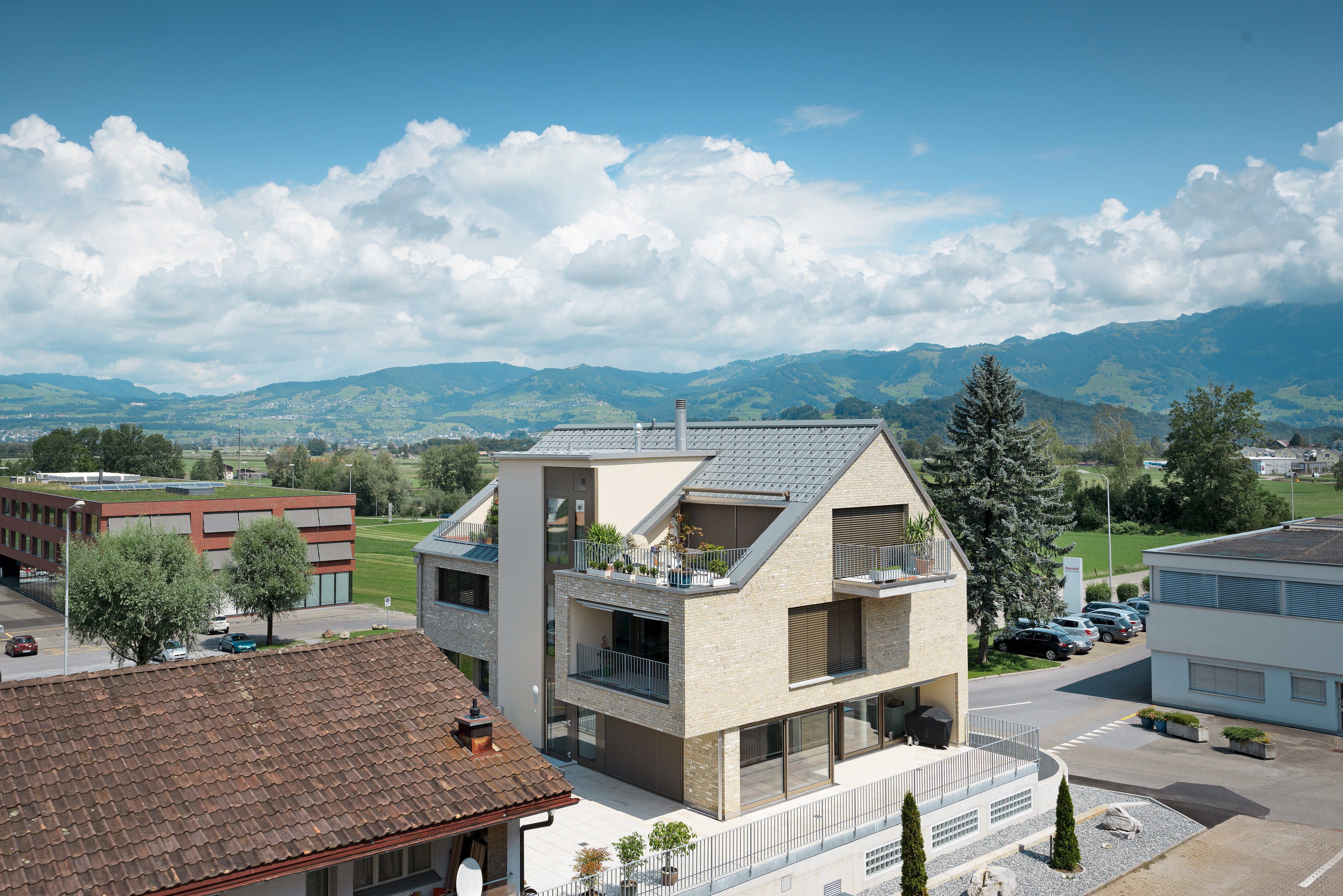 Bâtiments de référence PREFA Systèmes de toits Tuile 07 P.10 gris souris