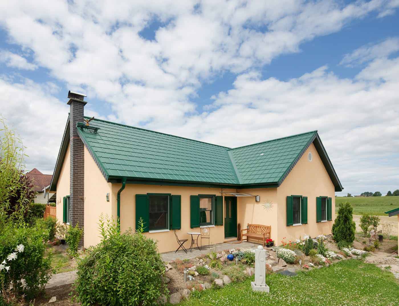 Bâtiments de référence PREFA Systèmes de toits Tuile 06 P.10 vert mousse