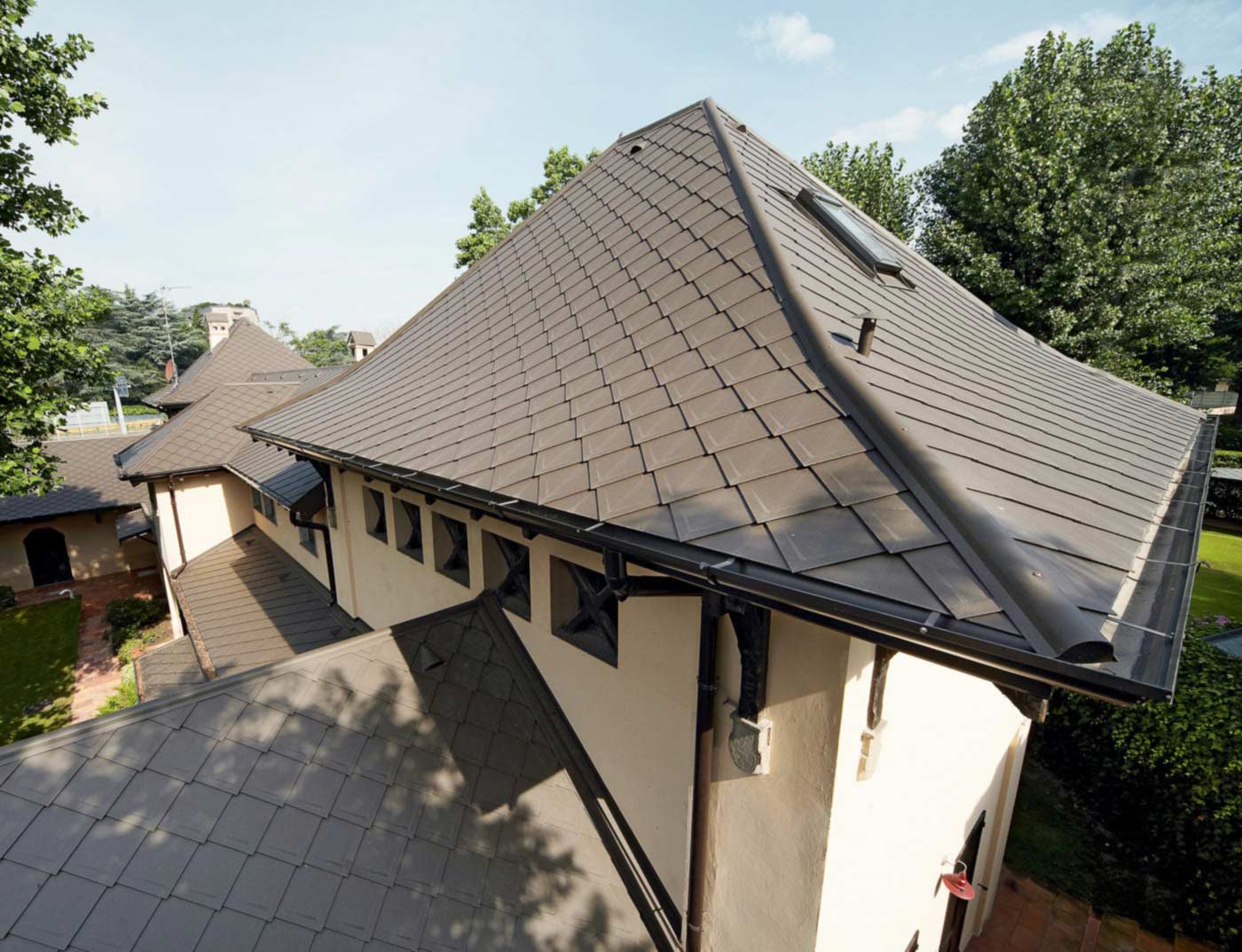 Bâtiments de référence PREFA Systèmes de toits Losange de toiture 29x29 01 P.10 brun