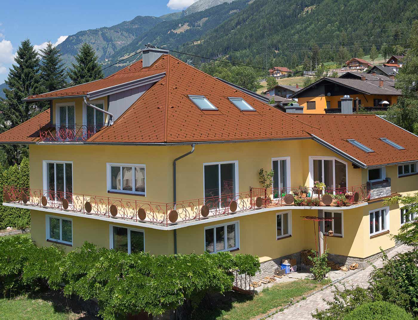 Bâtiments de référence PREFA Systèmes de toits Losange de toiture 29x29 04 P.10 rouge tuile